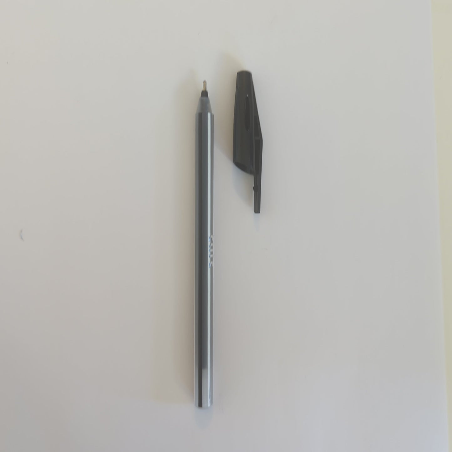 Black ballpoint pen (single)